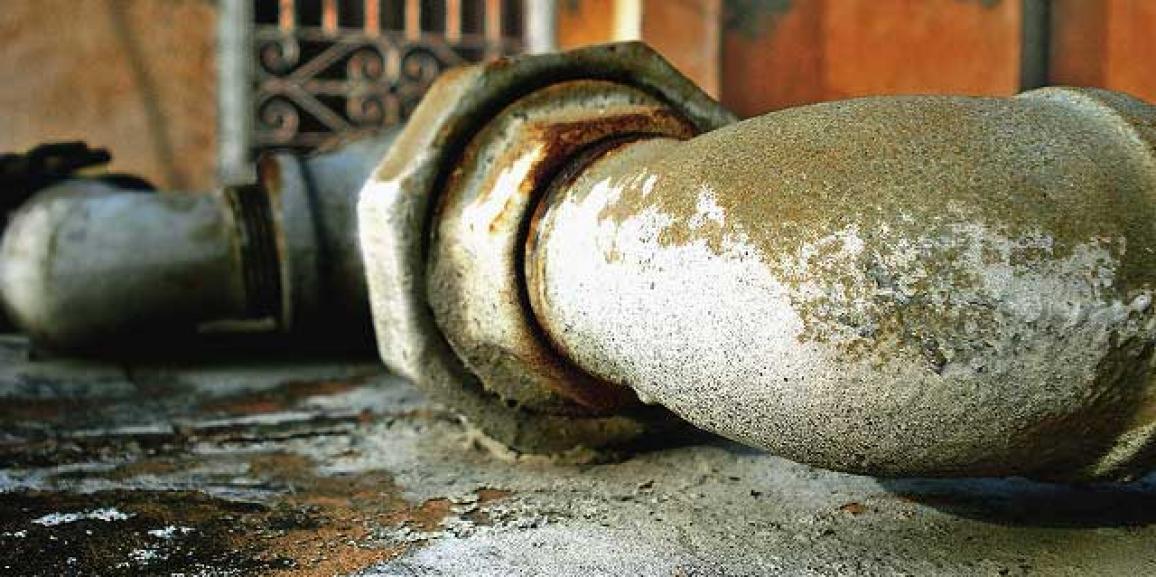Por qué se rompen las tuberías de saneamiento urbano